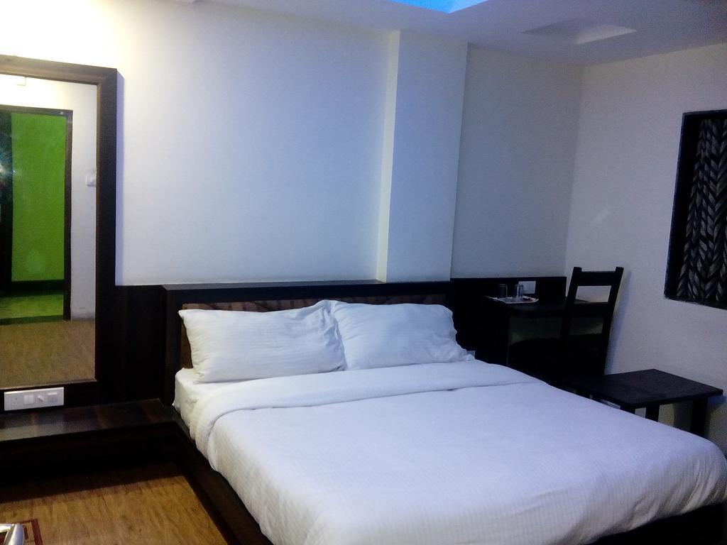 Hotel Siddhant Indore Esterno foto